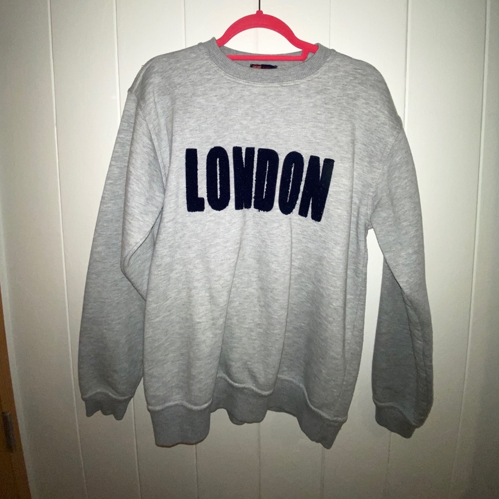 Grey crewneck